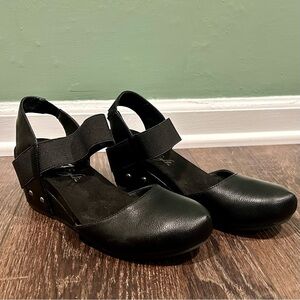 🌸 Vintage 7 Eight Freedom wedge, black, size 7